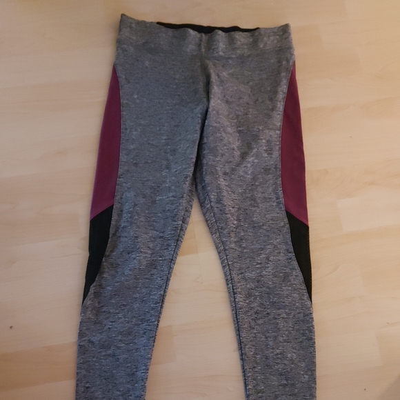 PINK Victoria's Secret Leggings With Mesh - Picture 7 of 7